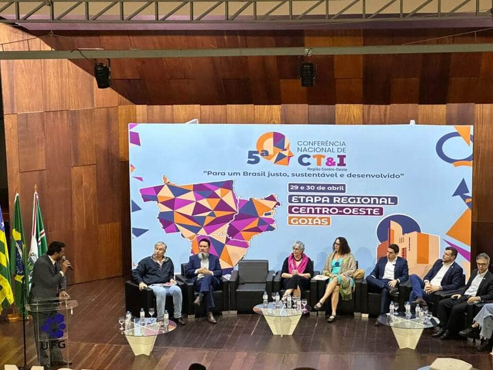 A ministra de Estado de Ciência, Tecnologia e Inovação, Luciana Santos, ouviu as demandas de todos os estados da região Centro-Oeste.  - Foto por: Seciteci